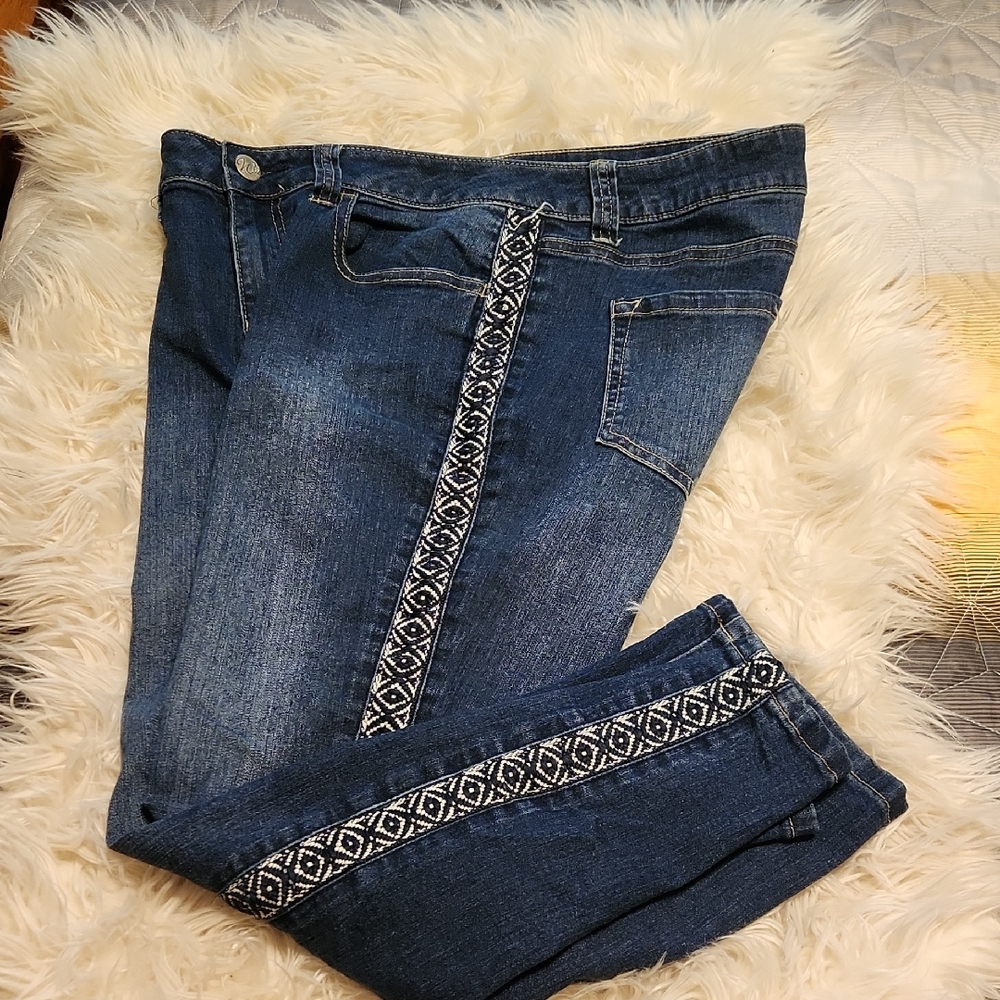 Westport Blue Ankle Cropped Jeans with Geometric Embroidery